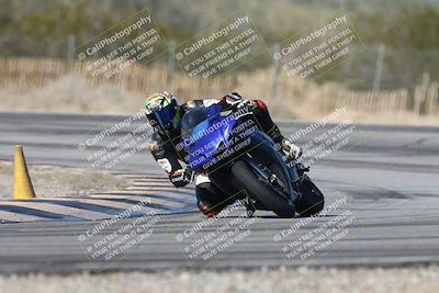 media/Dec-01-2025-Moto Forza (Mon) [[2daa91e15f]]/1-Advanced Group/Session 3 (Turn 3)/